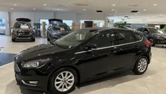 Svart Begagnad 2015 Ford Focus Halvkombi | 89 900 kr (Marknadspris)