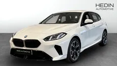 Vit (white) Begagnad 2024 BMW 120 Shadowline Halvkombi | 346 700 kr
