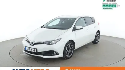 Vit Begagnad 2016 Toyota Auris Active Halvkombi | 130 000 kr (Marknadspris)