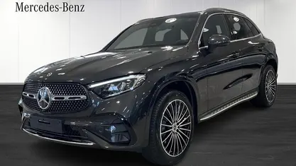 Grå (grey) Ny 2025 Mercedes GLC300e AMG SUV | 810 200 kr (Marknadspris)