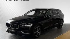Svart Begagnad 2022 Volvo V60 Core Kombi | 389 900 kr (Marknadspris)