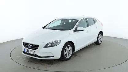 Vit Begagnad 2015 Volvo V40 Momentum Kombi | 131 000 kr (Marknadspris)