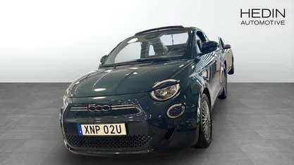 Svart Begagnad 2022 Fiat 500e Icon Halvkombi | 159 900 kr (Bra pris)