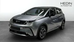 Grå (grey) Ny 2024 BYD Dolphin Comfort Halvkombi | 429 900 kr (Marknadspris)