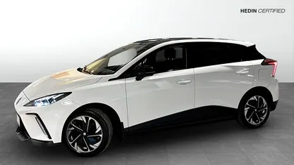 Vit Begagnad 2022 MG MG4 EV Luxury Halvkombi | 249 900 kr (Marknadspris)