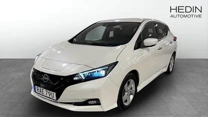 Begagnad Nissan Leaf N-Connecta 110 kW (150 HK) 2022 Halvkombi