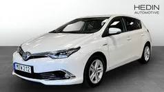 Begagnad 2016 Toyota Auris Hybrid Executive Halvkombi | 149 900 kr