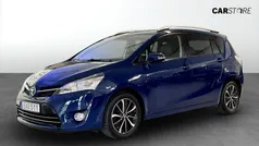 Mörkblå (blue) Begagnad 2017 Toyota Verso Minibuss | 144 900 kr (Marknadspris)