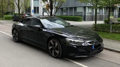Begagnad Audi e-tron GT quattro 389 kW (530 HK) 2022 Svart Sedan