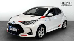 Vit (white) Begagnad 2022 Toyota Yaris Hybrid Halvkombi | 209 900 kr (Marknadspris)
