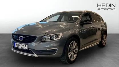 Begagnad Volvo V60 CC Summum 190 HK (139 kW) 2016 Grå Kombi