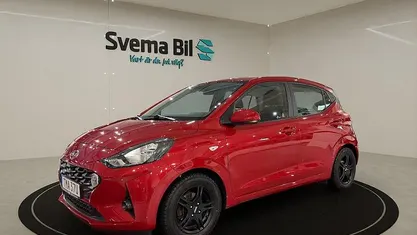 Vinrödmetallic Begagnad 2022 Hyundai i10 Essential Halvkombi | 139 900 kr (Marknadspris)