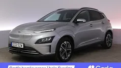 Grå Begagnad 2022 Hyundai Kona Essential SUV | 176 900 kr (Marknadspris)
