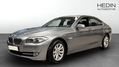 Grå Begagnad 2011 BMW 520 Sedan | 129 800 kr (Marknadspris)