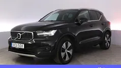 Svart Begagnad 2021 Volvo XC40 Momentum SUV | 324 900 kr (Marknadspris)