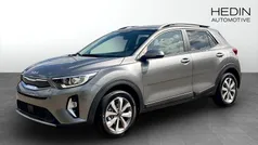 Grå (grey) Ny 2025 Kia Stonic 4 SUV | 277 900 kr (Marknadspris)