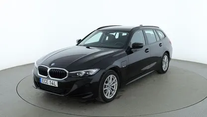 Svart Begagnad 2022 BMW 330e Kombi | 314 000 kr (Bra pris)