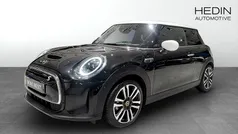 Svart Begagnad 2023 Mini Cooper SE Halvkombi | 248 700 kr (Marknadspris)