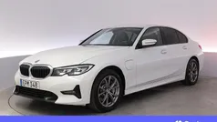 Vit Begagnad 2020 BMW 330e Sport Line Sedan | 264 900 kr (Marknadspris)