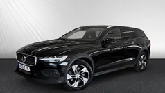 Svart Begagnad 2022 Volvo V60 CC Kombi | 269 800 kr (Superpris)