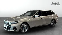 Grå (silver) Begagnad 2025 BMW 530e M Sport Kombi | 656 700 kr (Superpris)