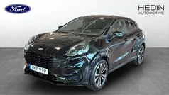 Svart (black) Begagnad 2022 Ford Puma Gen-E ST-Line SUV | 189 900 kr