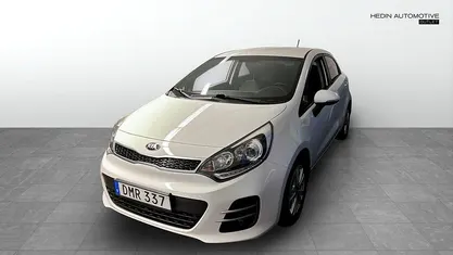 Vit Begagnad 2014 Kia Rio Halvkombi | 79 900 kr (Marknadspris)