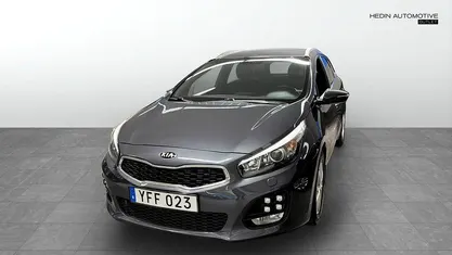 Grå Begagnad 2016 Kia Ceed Halvkombi | 100 000 kr (Marknadspris)
