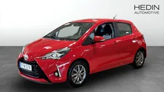 Röd (red) Begagnad 2019 Toyota Yaris Hybrid Halvkombi | 169 900 kr (Marknadspris)