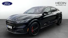 Svart (black) Begagnad 2021 Ford Mustang Mach-E SUV | 449 000 kr (Marknadspris)