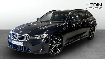 Svart (black) Begagnad 2025 BMW 330e Comfort Edition Kombi | 498 700 kr (Bra pris)