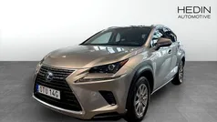 Ljusgrå (silver) Begagnad 2019 Lexus NX300h SUV | 299 900 kr (Marknadspris)