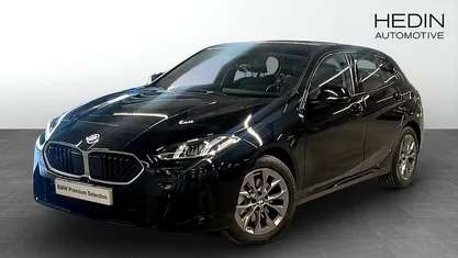 Begagnad 2025 BMW 120 Shadowline Halvkombi | 344 700 kr (Superpris)