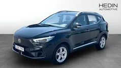 Svart (black) Begagnad 2022 MG ZS Luxury Sedan | 249 900 kr (Superpris)