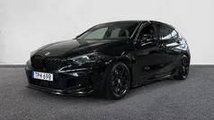 Begagnad 2022 BMW M135 Shadowline Halvkombi | 489 900 kr