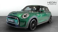 Grön (green) Begagnad 2022 Mini Cooper SE Halvkombi | 198 700 kr (Bra pris)
