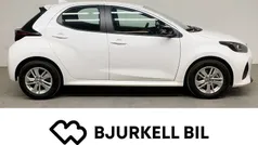 Lunar white Ny 2024 Mazda 2 Center-Line Halvkombi | 239 900 kr (Marknadspris)