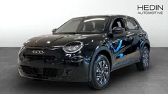 Svart (black) Ny 2025 Fiat 600 Lounge SUV | 305 800 kr (Marknadspris)
