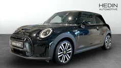 Svart (black) Begagnad 2022 Mini Cooper SE Halvkombi | 248 700 kr (Marknadspris)