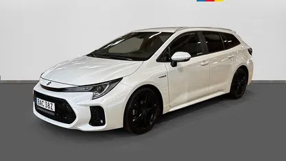 Vit metallic Begagnad 2023 Suzuki Swace Kombi | 289 500 kr (Lite dyr)