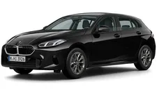 Svart Ny 2025 BMW 120 Shadowline Halvkombi | 390 800 kr (Marknadspris)