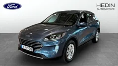 Blå (blue) Begagnad 2022 Ford Kuga Titanium SUV | 269 900 kr (Marknadspris)