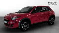 Röd (red) Ny 2025 Fiat 600 Lounge SUV | 305 800 kr (Marknadspris)