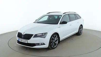 Vit Begagnad 2016 Skoda Superb SportLine Kombi | 210 000 kr (Marknadspris)