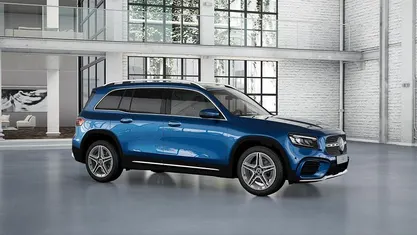 Blå Ny 2025 Mercedes GLB200 AMG SUV | 458 700 kr (Marknadspris)