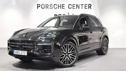 Svart (black) Ny 2025 Porsche Cayenne Black Edition SUV | 1 463 700 kr (Marknadspris)