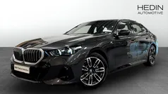 Grå (grey) Ny 2025 BMW 520 M Sport Sedan | 548 700 kr (Bra pris)