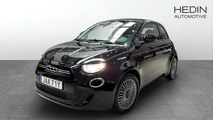 Begagnad Fiat 500e 86 kW (118 HK) 2022 Svart Halvkombi