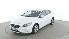 Vit Begagnad 2015 Volvo V40 Kinetic Kombi | 138 000 kr (Marknadspris)