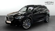 Svart (black) Begagnad 2022 BMW X5 M Sport SUV | 678 700 kr (Marknadspris)